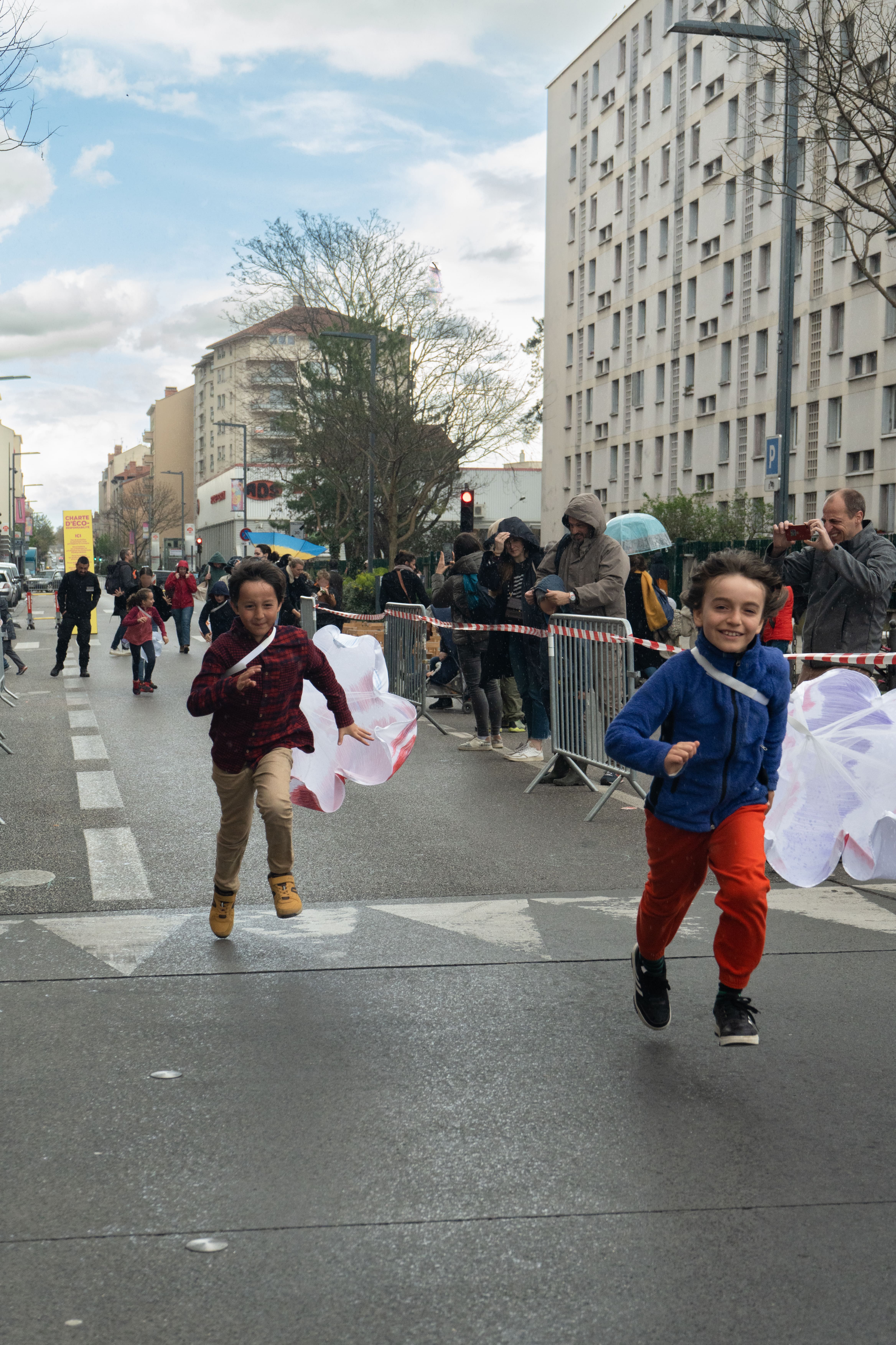 2023, Performance Dernière ligne droite ! - Fête du livre jeunesse Villeurbanne © Lucas Zambon